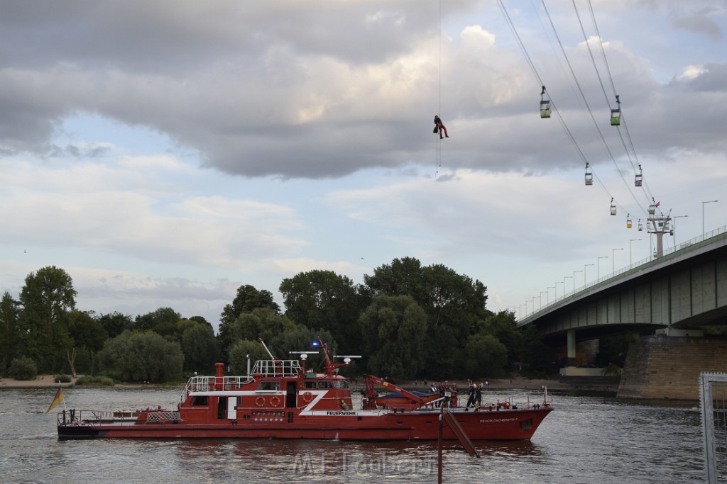 Koelner Seilbahn Gondel blieb haengen Koeln Linksrheinisch P707.JPG - Miklos Laubert